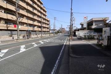 敷地南側の前面道路