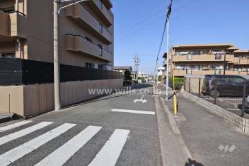 敷地東側の前面道路
