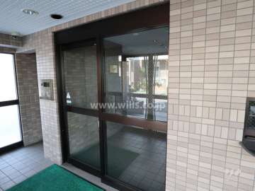 エントランスはオートロック付きです。