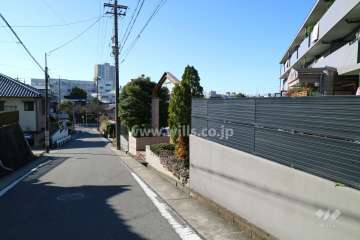 敷地南側の前面道路