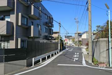 敷地東側の前面道路