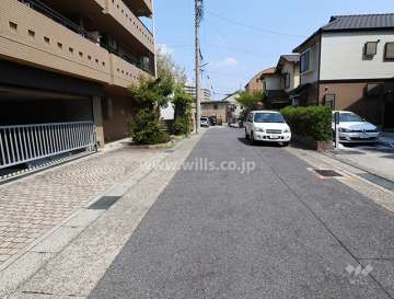 敷地南側の前面道路