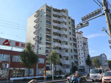 プリオール名東引山の外観(北東側から)