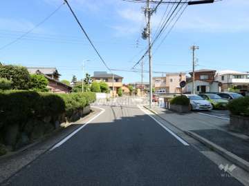 敷地の西側前面道路（南側から）