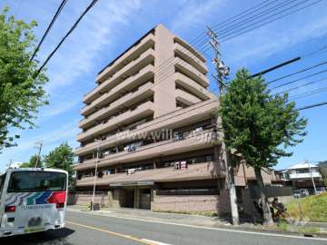 宝マンション名東貴船の外観（南東側から）
