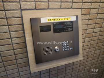 エントランスはオートロック付きです。