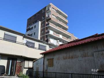 ファミリアーレ名東引山の外観（南西側から）