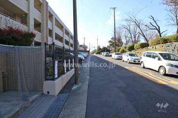 敷地北側の前面道路