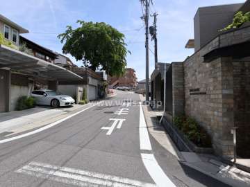 敷地北側前面道路(西側から)