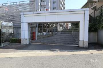 駐車場出入り口(リングシャッター付き)