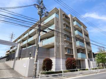 プラウド名東亀の井アベニューの外観(南東側から撮影)