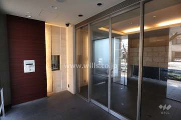 エントランスはオートロック付きです。