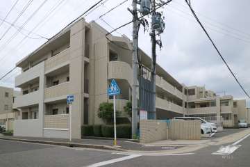 プラウド名東社口の外観（北東側から）