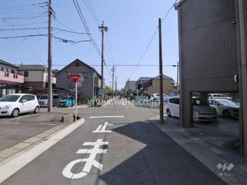 北東側前面道路（北西側から）
