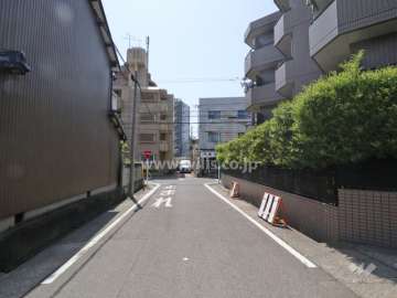南東側前面道路（北東側から）