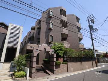 ユニーブル新宿の外観（西側から）
