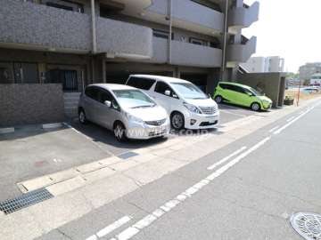 敷地内駐車場(屋外平面式)