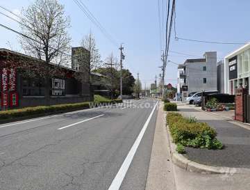 北側前面道路(東側から)