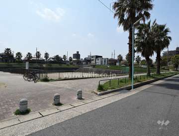マンションの南側は猪子石原中央公園です。