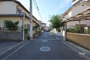 敷地北側の前面道路（東側から）