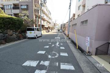 敷地北側の前面道路(東側から)