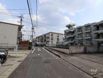 第1ロイヤル藤ヶ丘の遠景(西側から)