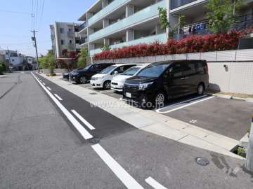 敷地内駐車場（屋外平面式）