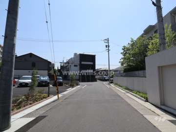 敷地の北東面道路（北西側から）