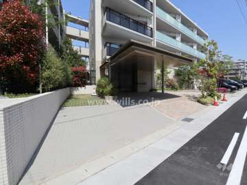 車寄せのあるエントランスアプローチ