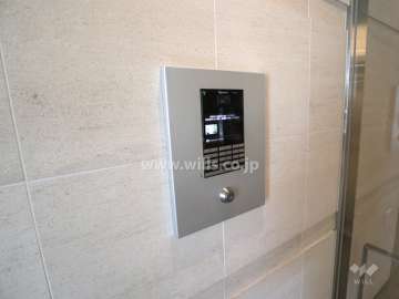 エントランスはオートロック付きです。