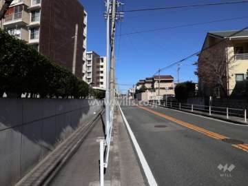 敷地東側の前面道路