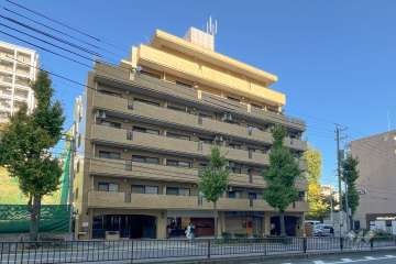 ロイヤルシャトー虹ヶ丘の外観（南西側から）