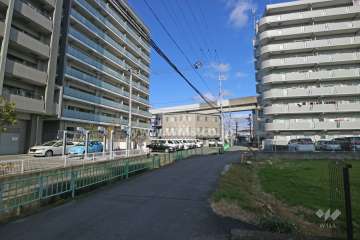 敷地東側の前面道路