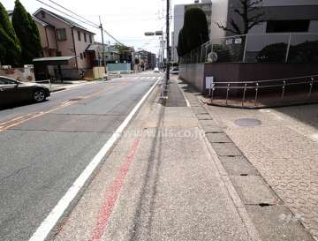敷地東側の前面道路