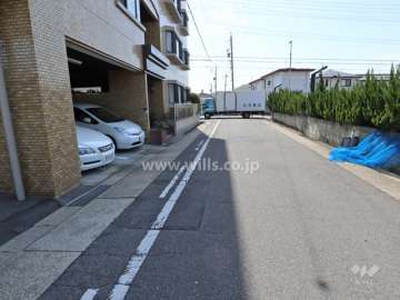 敷地南西側の前面道路
