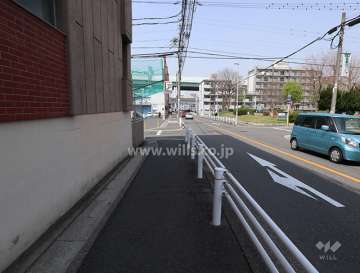 敷地北東側の前面道路