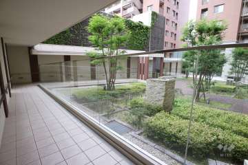 マンション全体のエントランス
