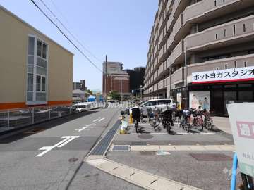 敷地南側の前面道路