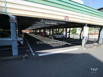 敷地内自走式駐車場1階部分への東側出入り口