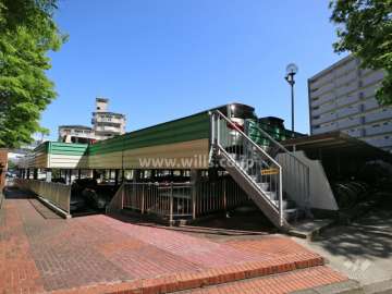 敷地内自走式駐車場1階部分への南西側階段出入り口