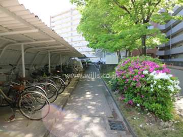 B棟の北側にある駐輪場