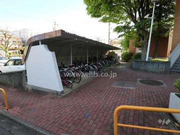 C棟の北側にある駐輪場