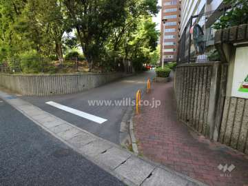 西側敷地入り口