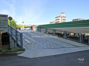 敷地内自走式駐車場2階部分への東側出入り口