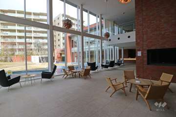 ラウンジからは中庭が見えます。