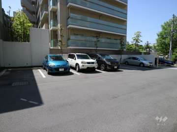 屋外平面式駐車場