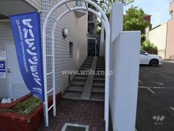 駐輪場入口(敷地西側)