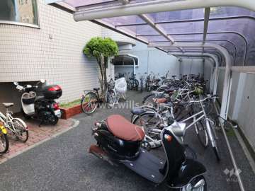駐輪場およびバイク置場(敷地西側)