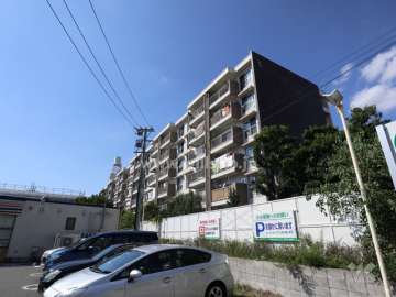 上社南住宅5号棟の外観（南東側から）