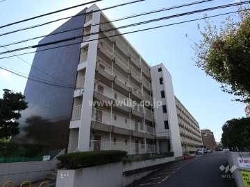 上社南住宅5号棟の外観（北東側から）